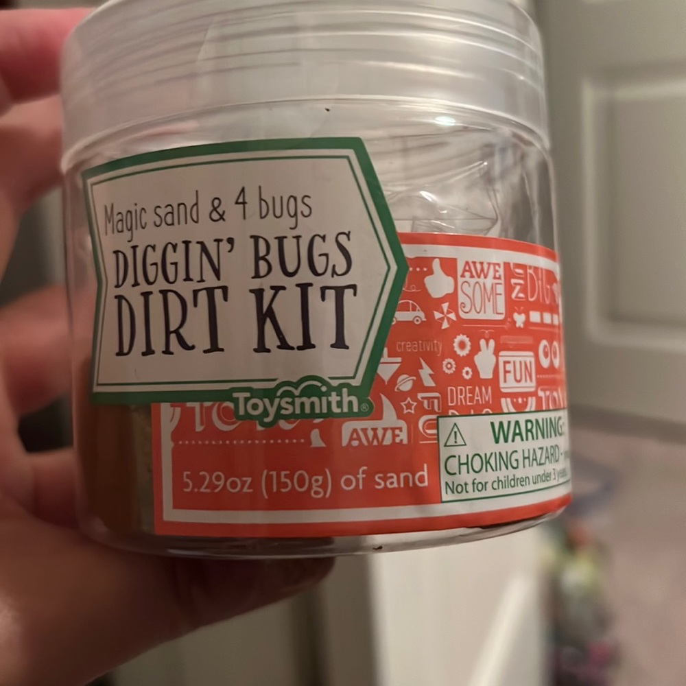 Magic Sand & 4 bugs digging’ dirt kit
